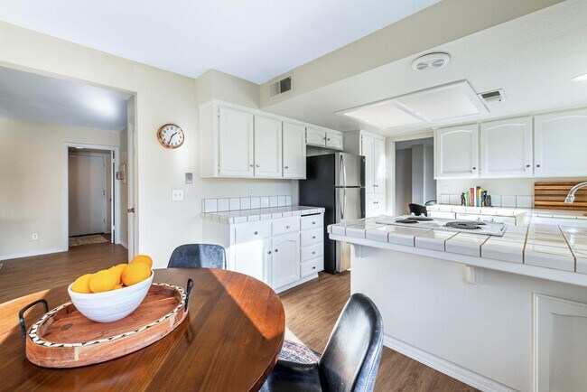 Building Photo - Stunning 4 Bedroom 2.5 bath in Woodward Park area!