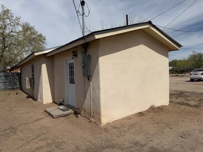 Building Photo - 313 McKnight Ave NE