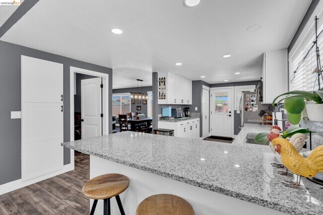 Building Photo - 59 Old Stagecoach Rd