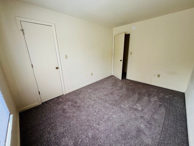 Building Photo - 872 Claytor Square