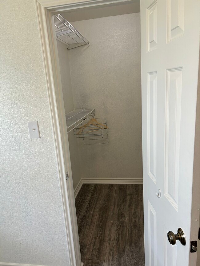 Building Photo - 2706 N Hickory St