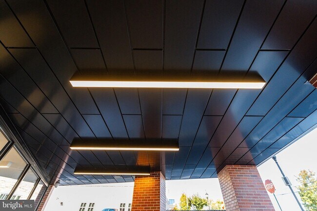 Building Photo - 6910 Ridge Ave