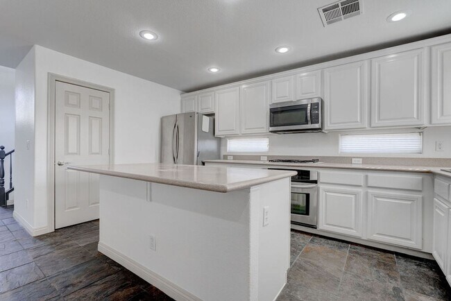 Building Photo - 9931 Rockside Ave