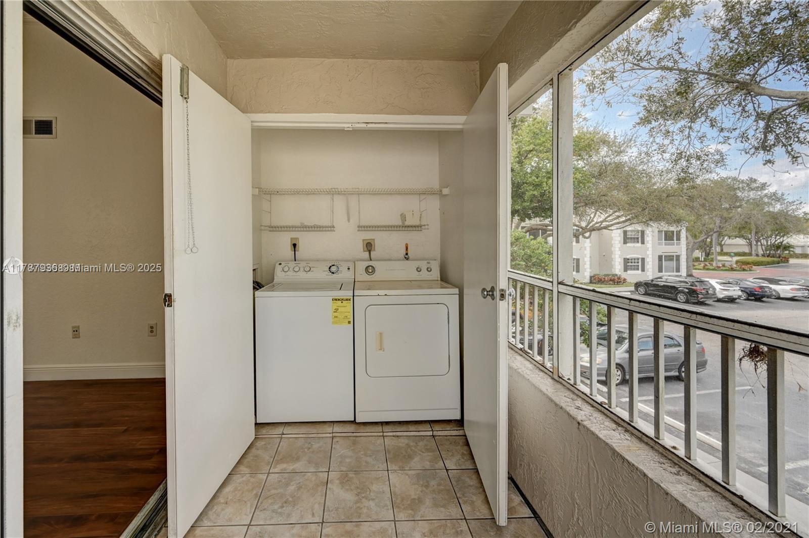 Building Photo - 2850 N Oakland Forest Dr