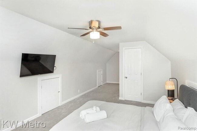 Building Photo - 3340 Edgeworth St
