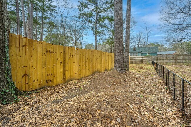 Building Photo - 306 Crestview Dr