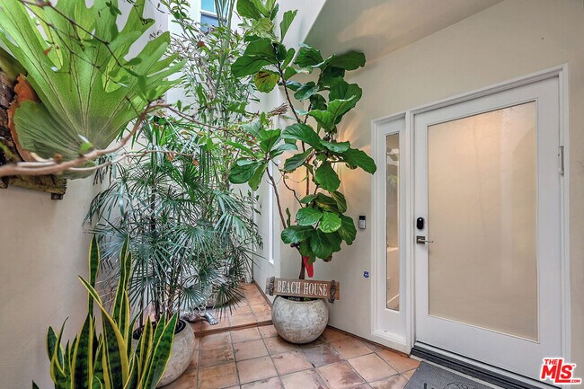 Building Photo - 6442 Lunita Rd