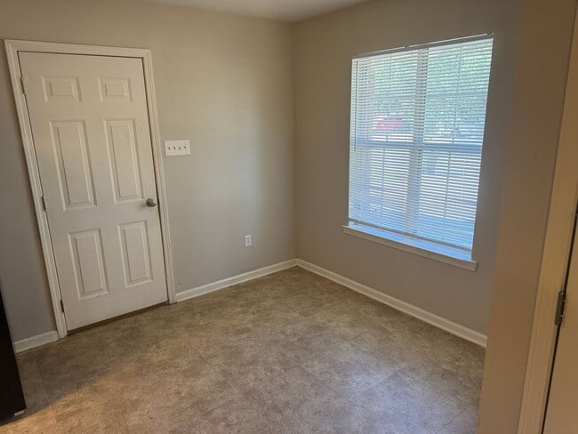 Building Photo - 1430 Arapaho Trail