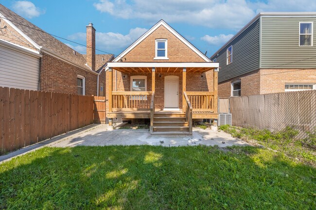 Building Photo - 6835 S Komensky Ave