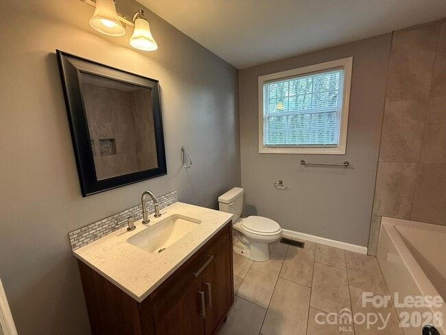 Building Photo - 1456 17th Ave NE