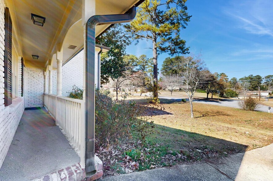 Building Photo - Bright, Spacious Stone Mountain Residence ...