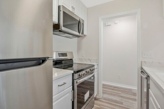 Building Photo - 4221 Brookside Dr