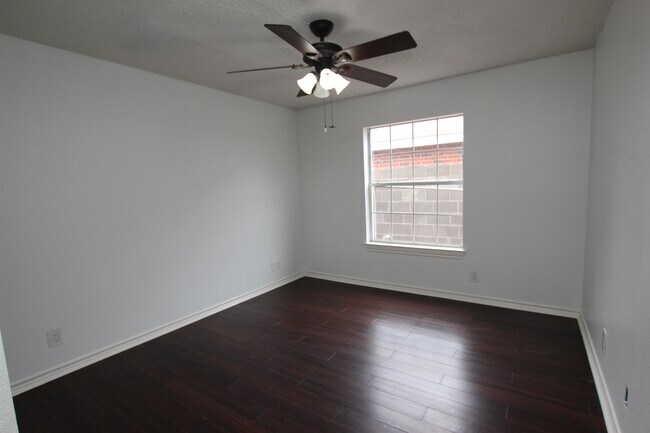 Building Photo - 125 Knoll Ave