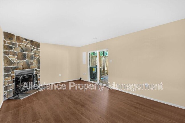 Building Photo - 5743 Burke Towne Ct