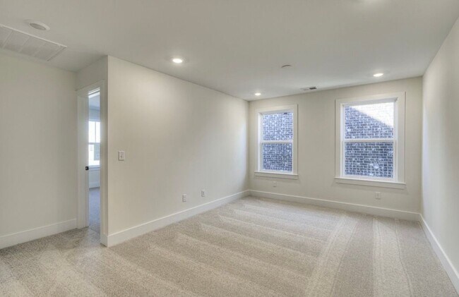 Building Photo - 9131 Headwaters Dr