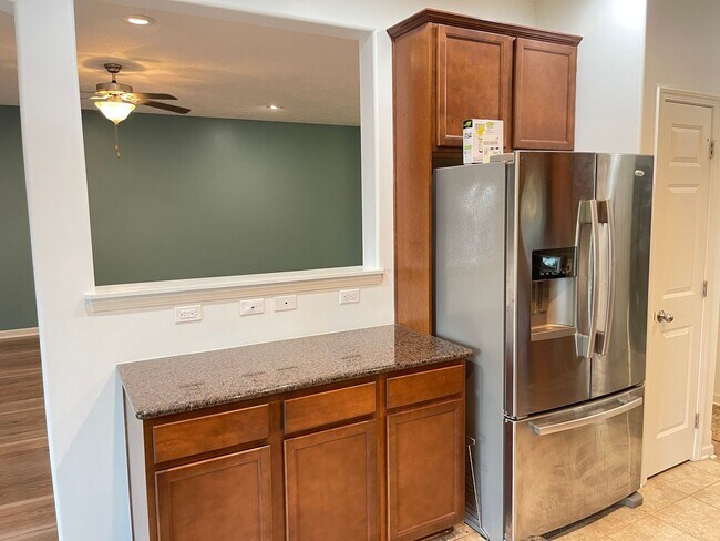 Building Photo - Spacious home in super nice neighborhood i...