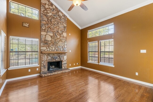 Building Photo - 602 Mission Cir