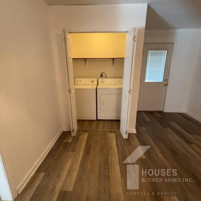 Building Photo - 113 Susan Ave