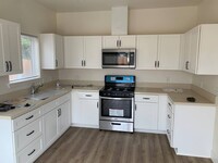 Building Photo - Beautiful Like-New 3 Bedroom 1 Bathroom AD...