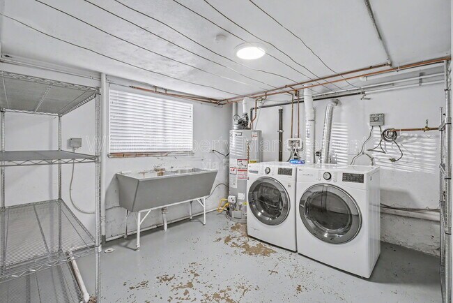 Building Photo - 3021 N Columbine St