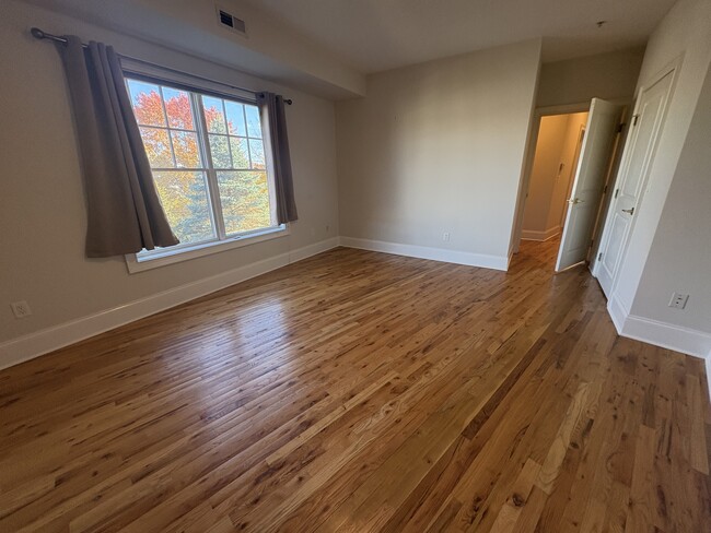 Building Photo - 21 Seir Hill Rd