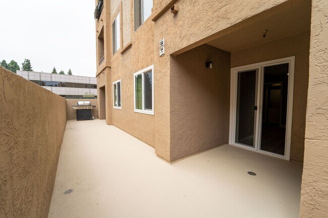 Building Photo - 3550 Lebon Dr