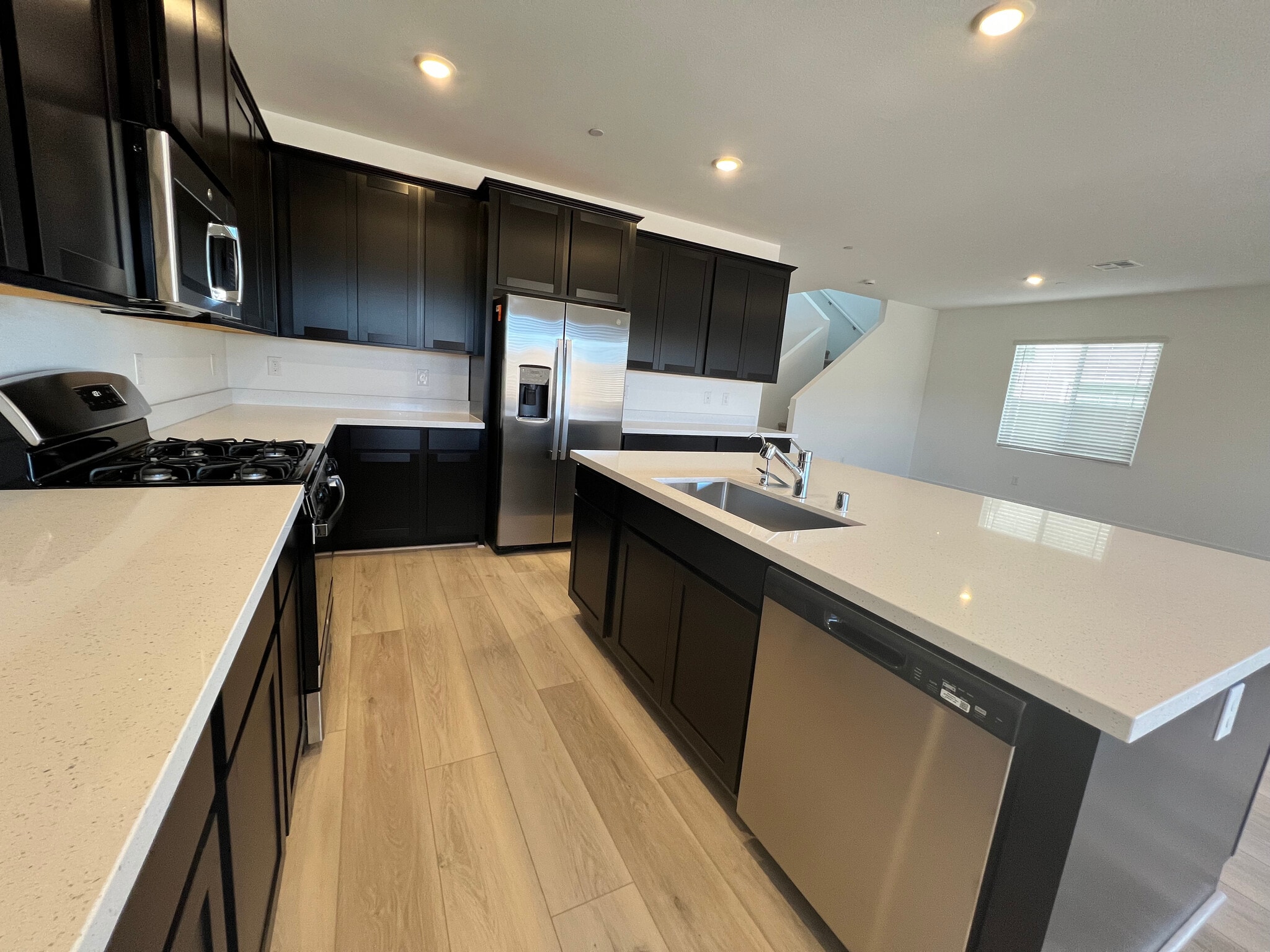 Kitchen - 486 Daphne Terrace St