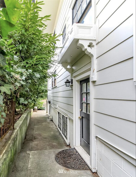 Building Photo - 5042 18th Ave NE