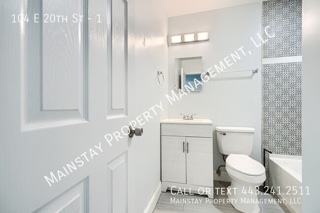 Building Photo - 104 E 20th St