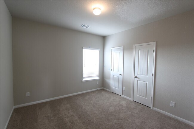 Building Photo - 24923 Lorenzo Glaze Trail