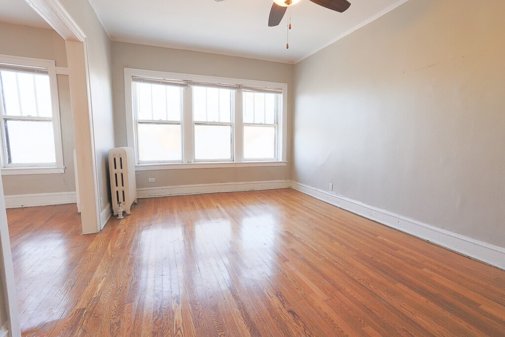 Building Photo - 621 W Cornelia Ave