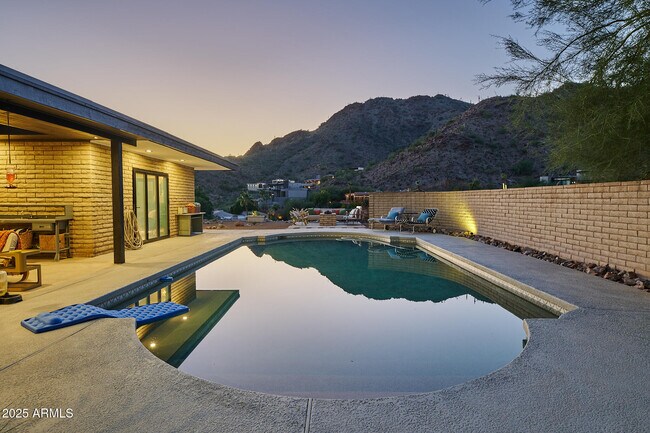 Building Photo - 4016 E Flynn Ln