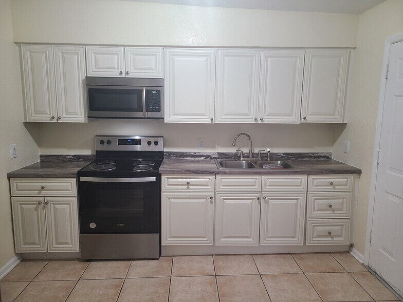 Building Photo - 1564 W 14th St