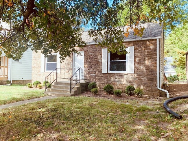 Building Photo - Charming 2BR North Columbus Home w/ Basement & Decorative Fireplace