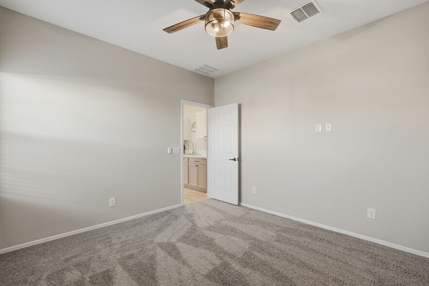 Building Photo - 3017 N Majestic Ct