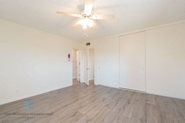 Building Photo - 2 Bedroom 2 Bath Condo in Pasadena!