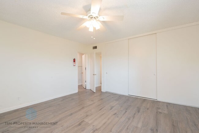 Building Photo - 385 Cliff Dr