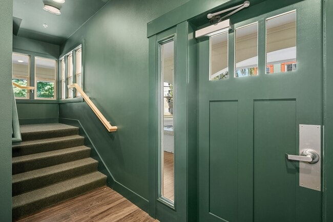 Building Photo - Roost on 17th - Rooming House