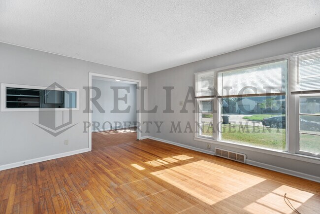 Building Photo - 1713 S Faulders Ln