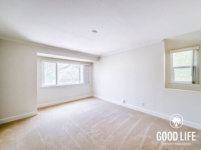 Building Photo - 8537 Villa La Jolla Dr