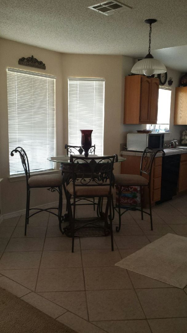 Building Photo - Sandstone Ranch Estates 4bed/2.5bath Refrig A/C!