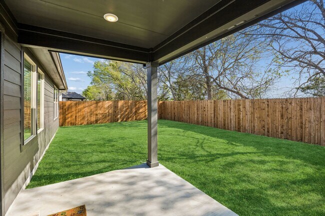 Building Photo - 1107 Emberwood Dr