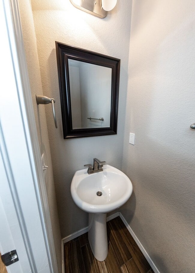 Building Photo - Newer Townhome Near Briargate
