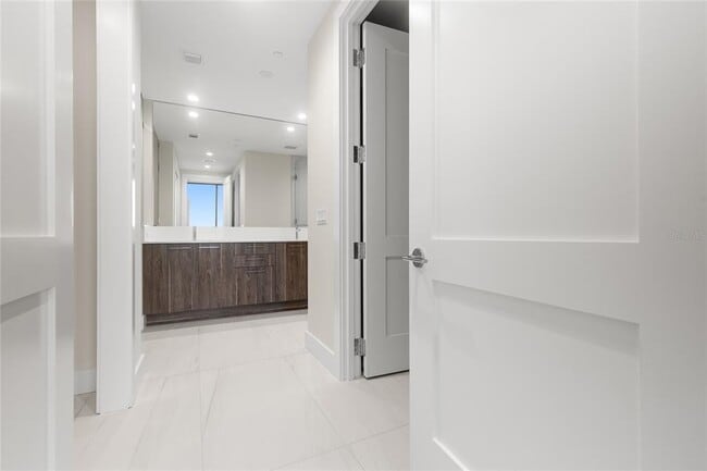 Building Photo - 275 1st Ave S