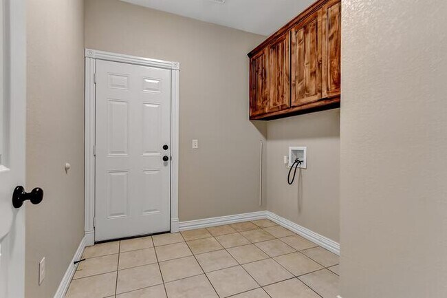 Building Photo - 244 Cottonwood St
