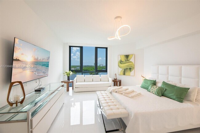 Building Photo - 17111 Biscayne Blvd