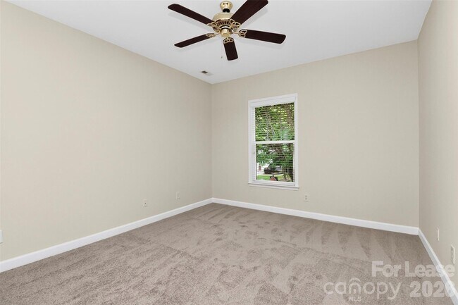 Building Photo - 9315 Rosalyn Glen Rd
