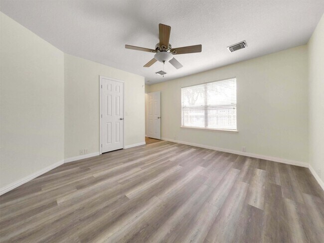 Building Photo - 4927 Deep Glen Ln