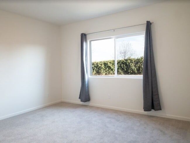 Building Photo - 4264 Lasalle Dr