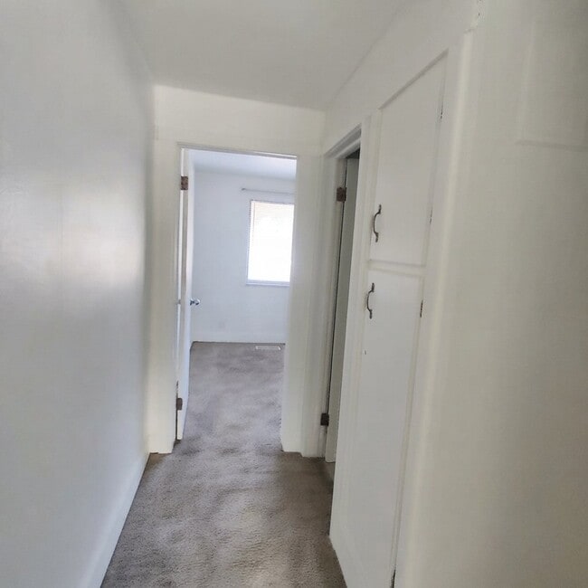 Building Photo - 1476 Lancelot Dr